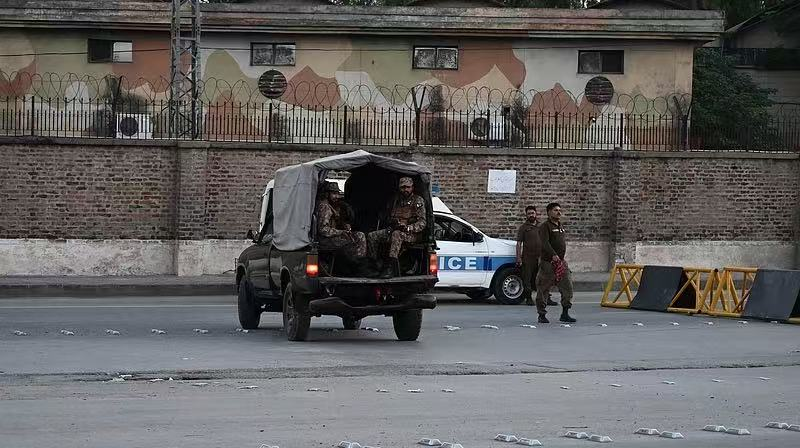 Pakistan_and_India_Agree_to_Immediate_Ceasefire_Along_Disputed_Border_poster - Khabar Asia Pakistan_and_India_Agree_to_Immediate_Ceasefire_Along_Disputed_Border video poster