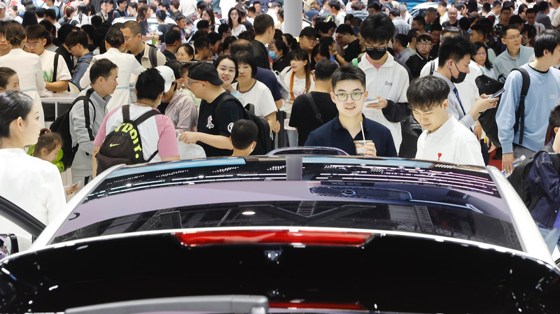 Shanghai_Auto_Show_Shines_During_China_s_Labor_Day_Rush