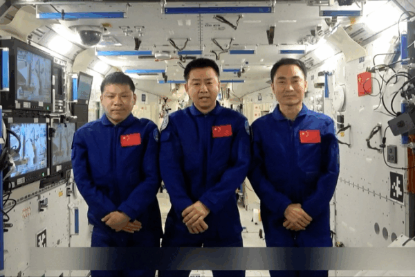 Shenzhou-20 Astronauts Send Inspiring Children’s Day Message from Space Shenzhou_20_Astronauts_Send_Inspiring_Children_s_Day_Message_from_Space video poster
