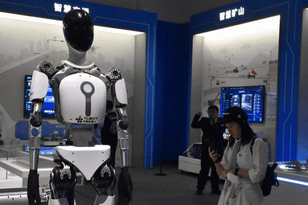 Sichuan’s Humanoid Robots Break Records at Beijing Exhibition Sichuan_s_Humanoid_Robots_Break_Records_at_Beijing_Exhibition