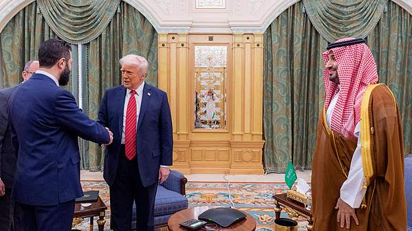 Trump Meets Syrian Leader, Eyes Iran Deal in Gulf Summit Trump_Meets_Syrian_Leader__Eyes_Iran_Deal_in_Gulf_Summit