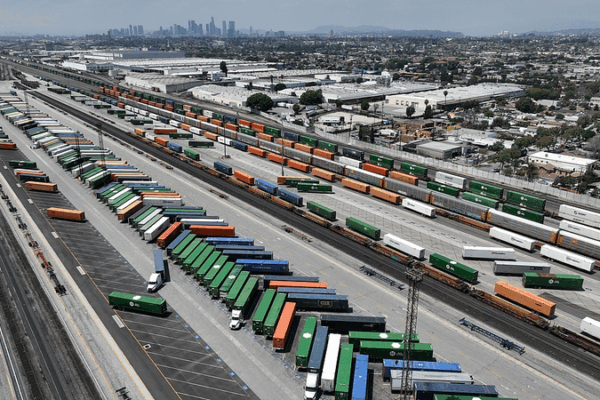 US Tariffs Face Backlash as Economic Risks Mount US_Tariffs_Face_Backlash_as_Economic_Risks_Mount