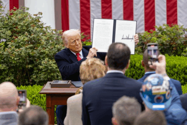 U_S__Economic_Contraction_Sparks_Fears_Over_Trump_s_Trade_Policy_Shift