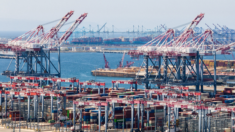 U_S__Ports_Grapple_With_Tariff_Fallout_as_Cargo_Volumes__Equipment_Costs_Soar