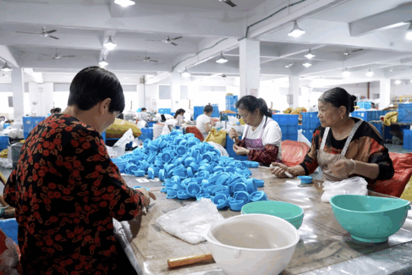U.S. Toy Makers Gain Relief as China Tariffs Ease Ahead of Holidays U_S__Toy_Makers_Gain_Relief_as_China_Tariffs_Ease_Ahead_of_Holidays video poster