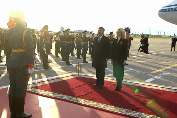 Xi Jinping Greeted with Grand Ceremony in Moscow Xi_Jinping_Greeted_with_Grand_Ceremony_in_Moscow video poster