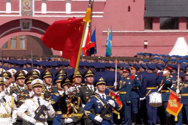 Xi Jinping Observes PLA Guard of Honor at Moscow Victory Day Parade Xi_Jinping_Observes_PLA_Guard_of_Honor_at_Moscow_Victory_Day_Parade video poster