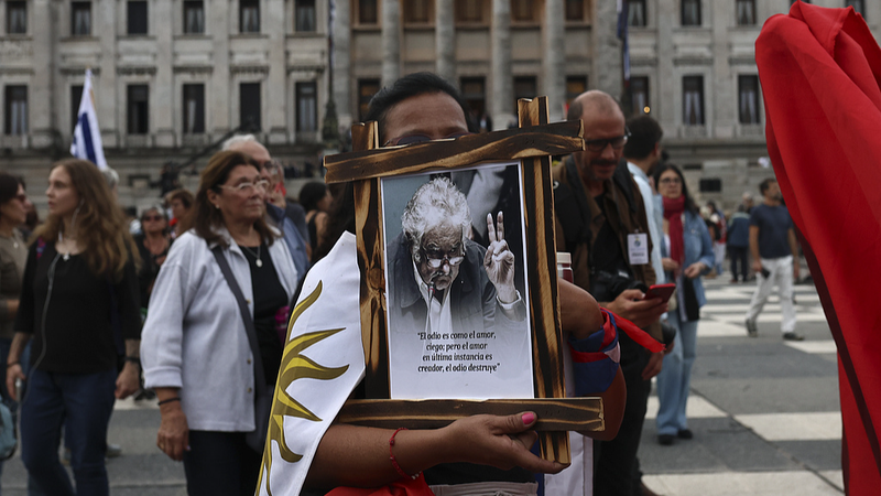 Xi_Jinping_Praises_Uruguay_s_Mujica__Vows_Stronger_Ties - Khabar Asia Xi_Jinping_Praises_Uruguay_s_Mujica__Vows_Stronger_Ties