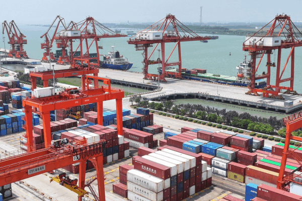 China’s Foreign Trade Rises 2.4% in Early 2025 Despite Global Shifts China’s Foreign Trade Rises 2.4% in Early 2025 Despite Global Shifts