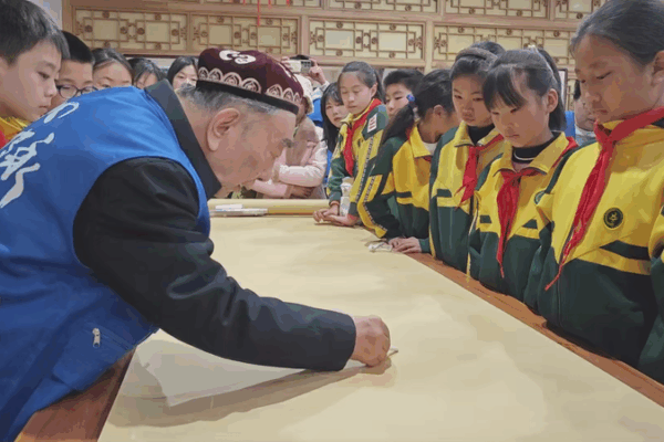 Young Minds Embrace Traditional Chinese Architecture Ahead of Children’s Day Young_Minds_Embrace_Traditional_Chinese_Architecture_Ahead_of_Children_s_Day video poster