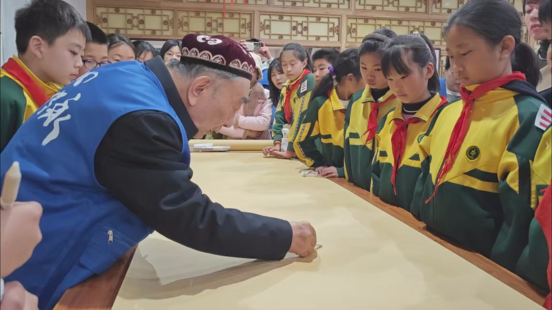 Young_Minds_Embrace_Traditional_Chinese_Architecture_Ahead_of_Children_s_Day video poster