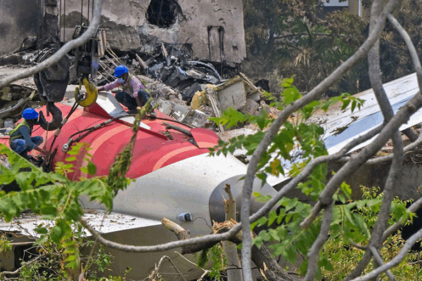 Air India Crash Probe Targets Engine, Flaps, and Landing Gear Safety Air_India_Crash_Probe_Targets_Engine__Flaps__and_Landing_Gear_Safety