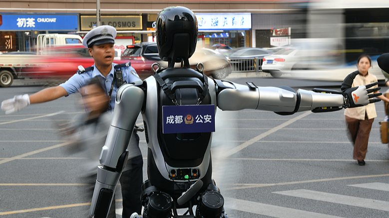 Chengdu_Deploys_Humanoid_Robot_for_Traffic_Management - Khabar Asia Chengdu_Deploys_Humanoid_Robot_for_Traffic_Management