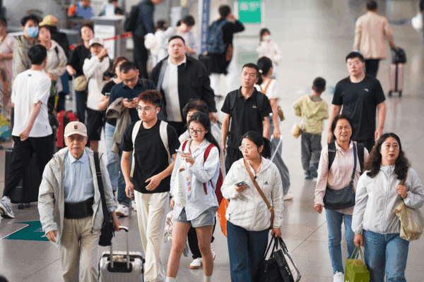 China Sees 657M Trips During Dragon Boat Festival Surge China_Sees_657M_Trips_During_Dragon_Boat_Festival_Surge