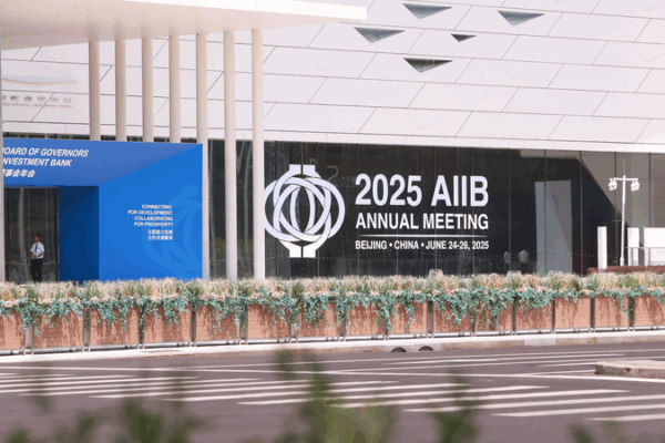 China’s Economy: Premier Li Highlights Global Opportunities at AIIB Meeting China_s_Economy__Premier_Li_Highlights_Global_Opportunities_at_AIIB_Meeting