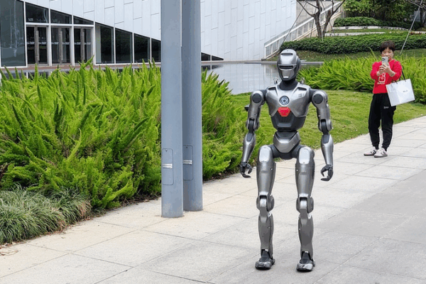 China’s EngineAI Pioneers Humanoid Robot Walking Tech China_s_EngineAI_Pioneers_Humanoid_Robot_Walking_Tech