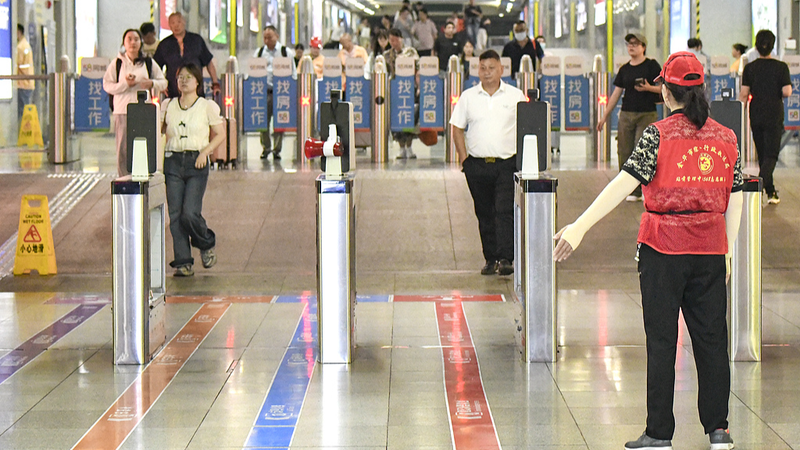 China_s_Rail_Traffic_Soars_to_Record_Highs_in_2025