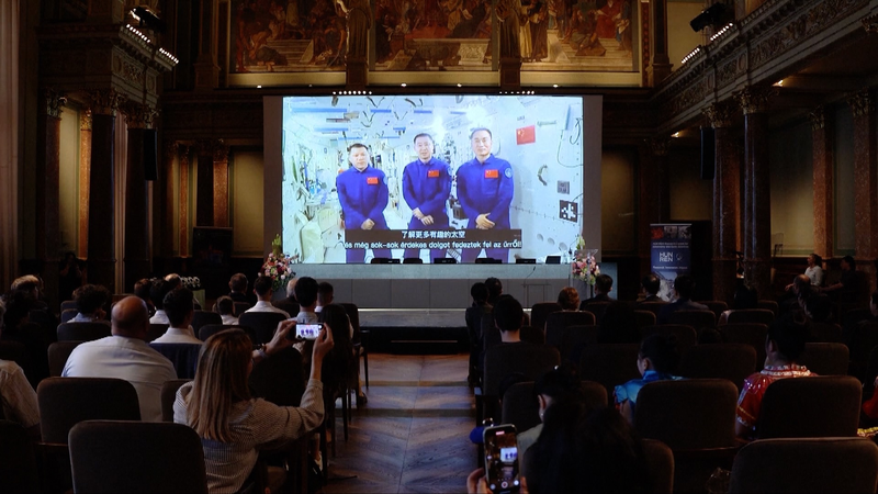 Chinese_Astronauts_Engage_Hungarian_Students_in_Space_Dialogue_poster - Khabar Asia Chinese_Astronauts_Engage_Hungarian_Students_in_Space_Dialogue video poster