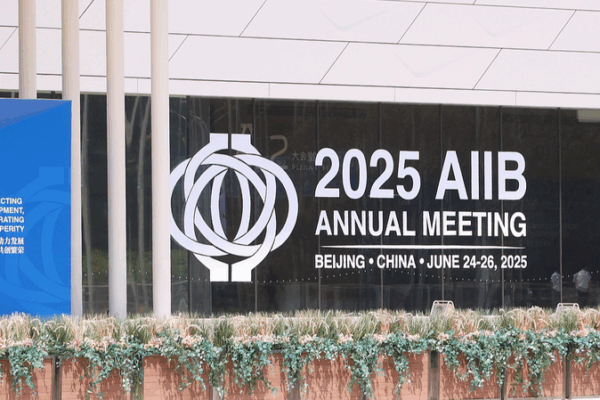 Chinese Premier Highlights Sustainable Growth at AIIB Meeting Chinese_Premier_Highlights_Sustainable_Growth_at_AIIB_Meeting