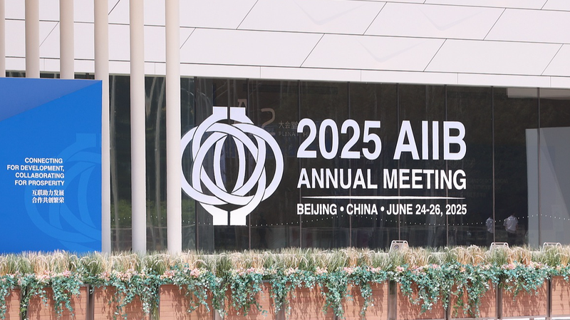 Chinese_Premier_Highlights_Sustainable_Growth_at_AIIB_Meeting