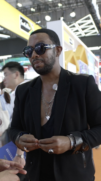 David_Tlale_Praises_China_s_Innovation_at_Africa_Trade_Expo_poster - Khabar Asia David_Tlale_Praises_China_s_Innovation_at_Africa_Trade_Expo video poster