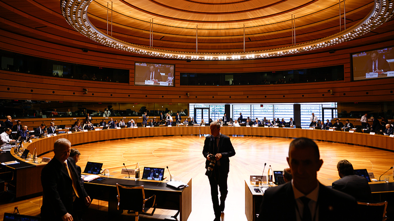 Global_Trade_Tensions_Rise_as_US_Tariff_Deadline_Looms - Khabar Asia Global_Trade_Tensions_Rise_as_US_Tariff_Deadline_Looms