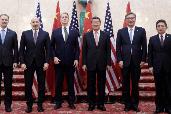 He_Lifeng_Calls_for_Dialogue_to_Ease_U_S__China_Trade_Tensions