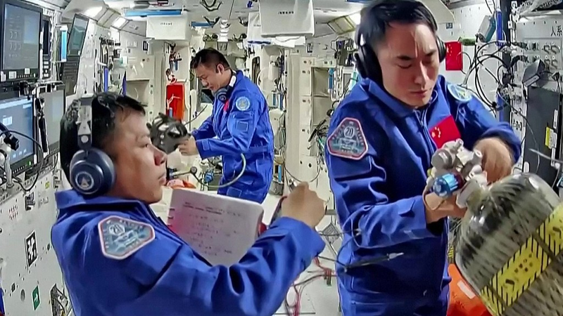Hungarian_Students_Engage_with_Chinese_Astronauts_in_Historic_Space_Dialogue - Khabar Asia Hungarian_Students_Engage_with_Chinese_Astronauts_in_Historic_Space_Dialogue