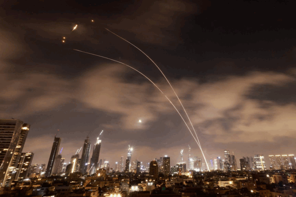 Iran Vows Firm Response if U.S. Joins Israeli Strikes, Tensions Escalate Iran_Vows_Firm_Response_if_U_S__Joins_Israeli_Strikes__Tensions_Escalate