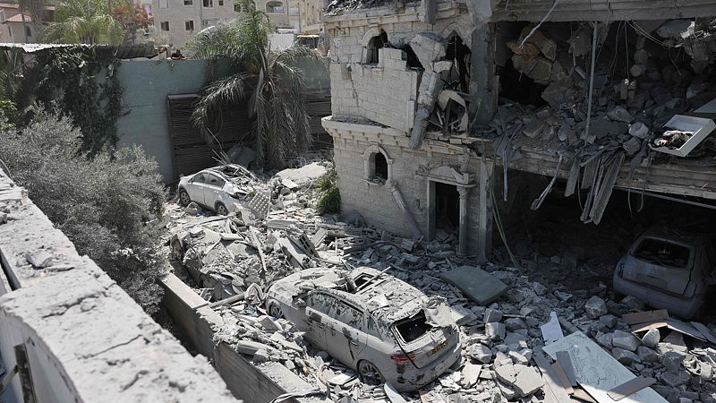 Israel_Iran_Crisis_Escalates__Fourth_Day_of_Strikes__Rising_Casualties video poster