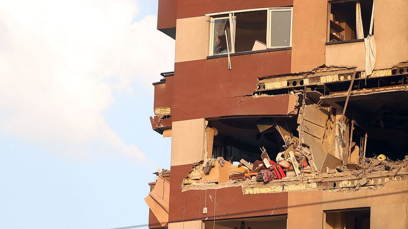 Israel_Launches_Strikes_in_Iran_Amid_Escalating_Middle_East_Tensions_poster - Khabar Asia Israel_Launches_Strikes_in_Iran_Amid_Escalating_Middle_East_Tensions video poster