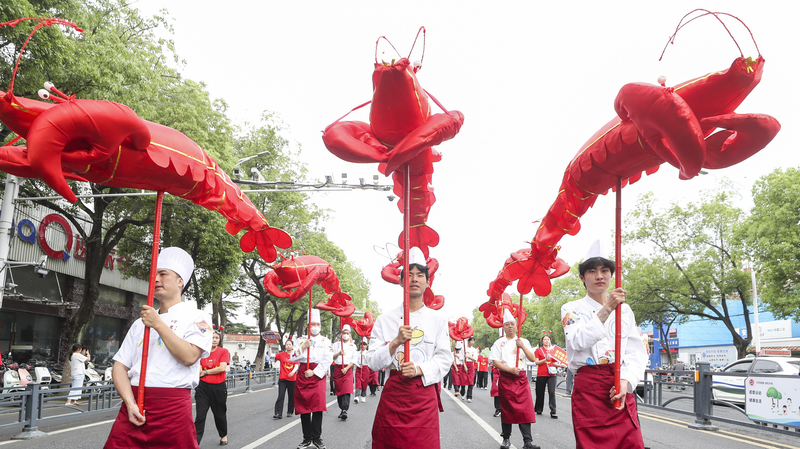 Jiangsu’s Crayfish Festival Draws Global Foodies Jiangsu_s_Crayfish_Festival_Draws_Global_Foodies
