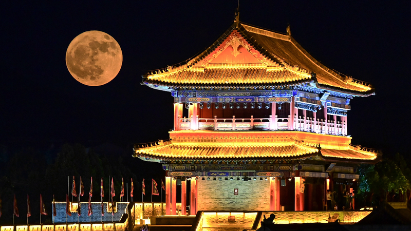 June’s Rare Strawberry Moon Dazzles Skywatchers Worldwide June_s_Rare_Strawberry_Moon_Dazzles_Skywatchers_Worldwide