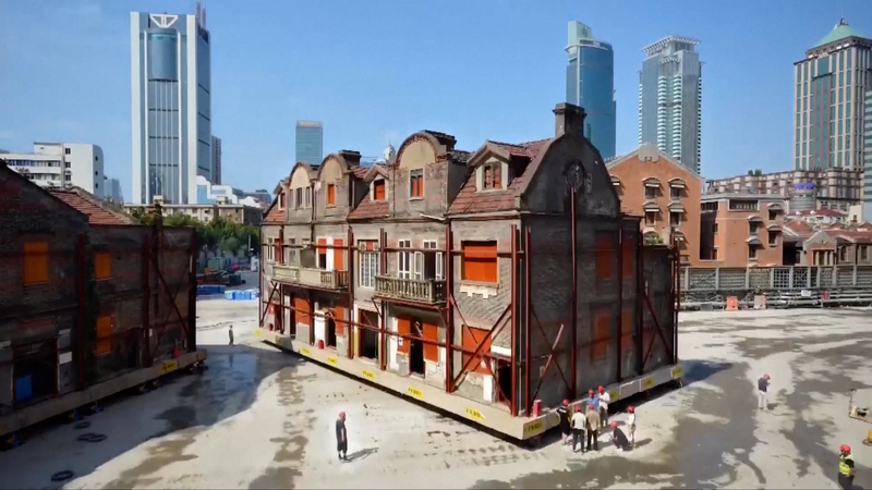 Shanghai’s Historic Complex ‘Walks’ Home with 400 Robots Shanghai_s_Historic_Complex__Walks__Home_with_400_Robots video poster