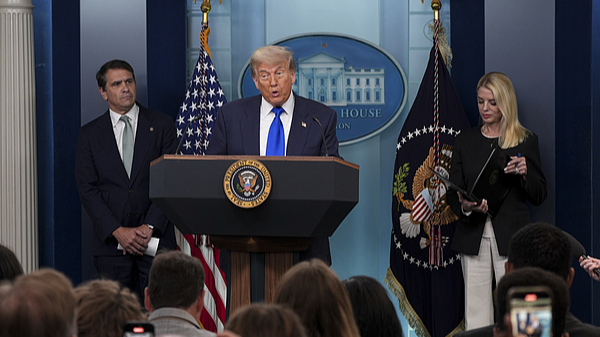 U.S. Senate Advances Trump’s Tax-Cut Bill Amid Partisan Clash U_S__Senate_Advances_Trump_s_Tax_Cut_Bill_Amid_Partisan_Clash