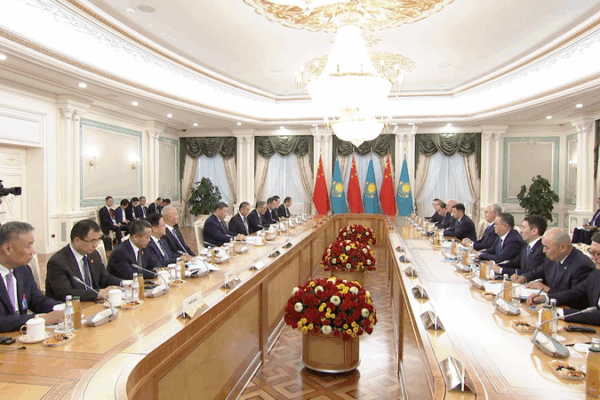 Xi__Tokayev_Strengthen_China_Kazakhstan_Ties_in_Astana_Summit video poster
