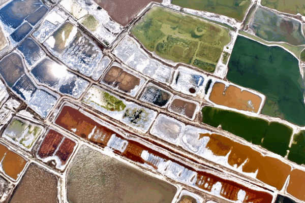Yuncheng Salt Lake Shimmers in Summer Heat: A Natural Marvel Yuncheng_Salt_Lake_Shimmers_in_Summer_Heat__A_Natural_Marvel video poster