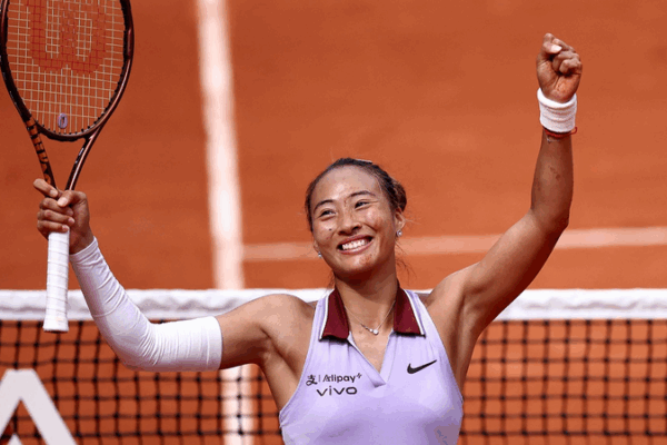 Zheng Qinwen Fights Into French Open Quarterfinals Zheng_Qinwen_Fights_Into_French_Open_Quarterfinals