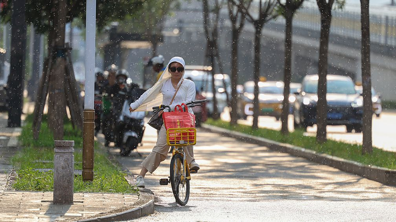 Beijing_Mobilizes_Flood_Defenses_as_Heavy_Rain_Threatens_City - Khabar Asia Beijing_Mobilizes_Flood_Defenses_as_Heavy_Rain_Threatens_City