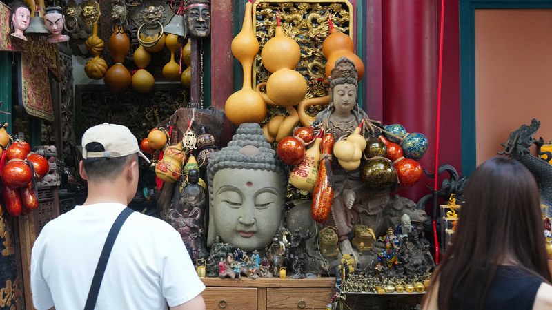 China’s Local Markets: Where Culture and Commerce Collide China_s_Local_Markets__Where_Culture_and_Commerce_Collide