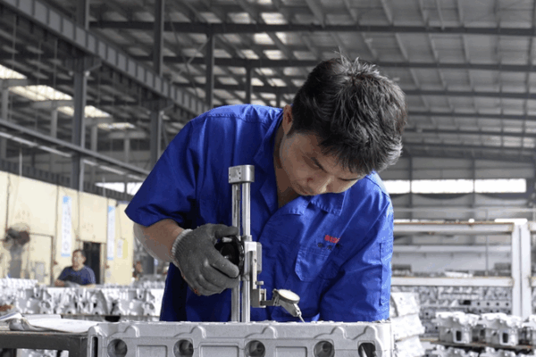 China’s Manufacturing Dominance: The Workers Behind 15 Years of Global Leadership China_s_Manufacturing_Dominance__The_Workers_Behind_15_Years_of_Global_Leadership