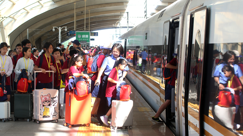 China_s_Rail_Network_Sees_Historic_2_24B_Passengers_in_H1_2025