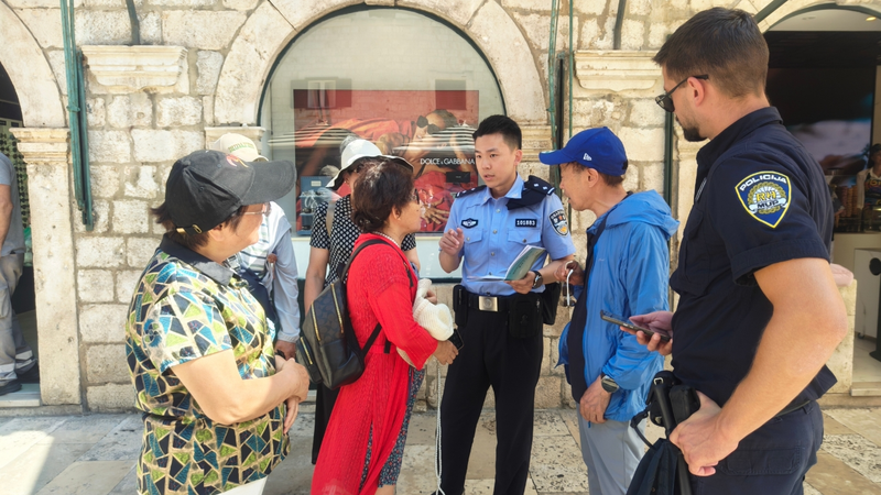Chinese Police Join Croatian Patrols to Boost Tourist Safety Chinese_Police_Join_Croatian_Patrols_to_Boost_Tourist_Safety