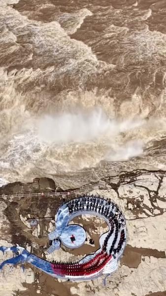 Cross_Strait_Symphony_Unites_Musicians_at_Yellow_River_Concert_poster - Khabar Asia Cross_Strait_Symphony_Unites_Musicians_at_Yellow_River_Concert video poster