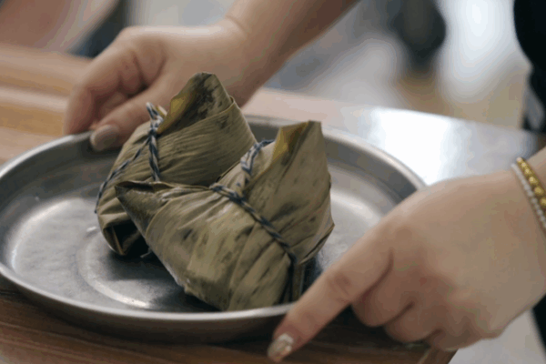 Cultural Ties: Taiwan’s Salted Egg Yolk Zongzi Symbolizes Shared Heritage Cultural_Ties__Taiwan_s_Salted_Egg_Yolk_Zongzi_Symbolizes_Shared_Heritage video poster