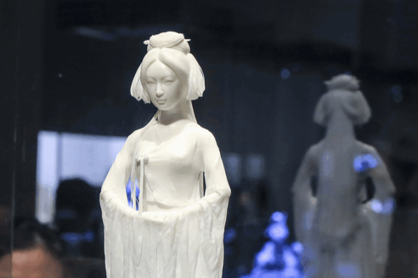 Dehua Porcelain Captivates at Shanghai’s ‘Blanc de Chine’ Exhibition Dehua_Porcelain_Captivates_at_Shanghai_s__Blanc_de_Chine__Exhibition
