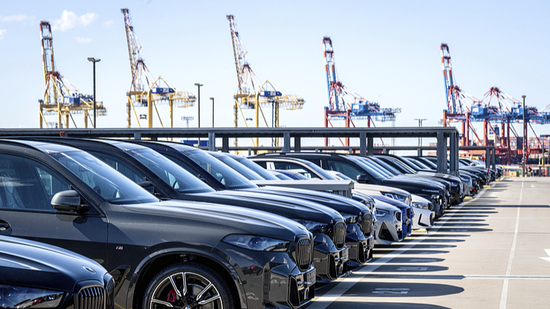 EU Port Becomes ‘Giant Car Park’ as Trump Tariffs Loom EU_Port_Becomes__Giant_Car_Park__as_Trump_Tariffs_Loom