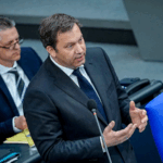 EU_Prepares_Countermeasures_as_US_Tariff_Deadline_Looms - Khabar Asia EU_Prepares_Countermeasures_as_US_Tariff_Deadline_Looms