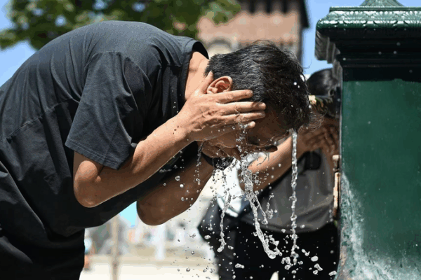 Europe Battles Record Heatwaves Amid Climate Crisis Europe_Battles_Record_Heatwaves_Amid_Climate_Crisis video poster