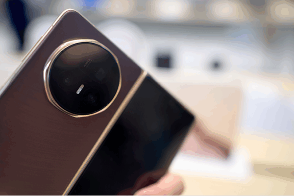Honor’s Magic V5: Redefining Foldable Tech with AI and Record-Breaking Design Honor_s_Magic_V5__Redefining_Foldable_Tech_with_AI_and_Record_Breaking_Design